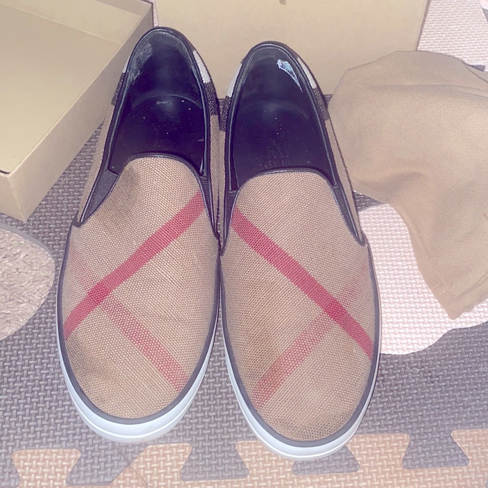 Burberry sneaker reposh !